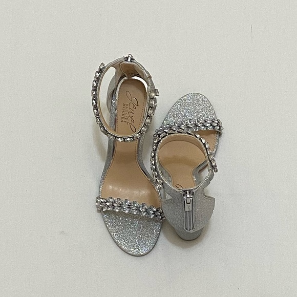 NWT Jewel Badgley Mischka Mayra Silver Ankle Strap Evening Shoes Size 6.5. - Picture 8 of 13